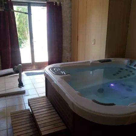 Studio Revermont Avec Jacuzzi En Option Апартаменты *